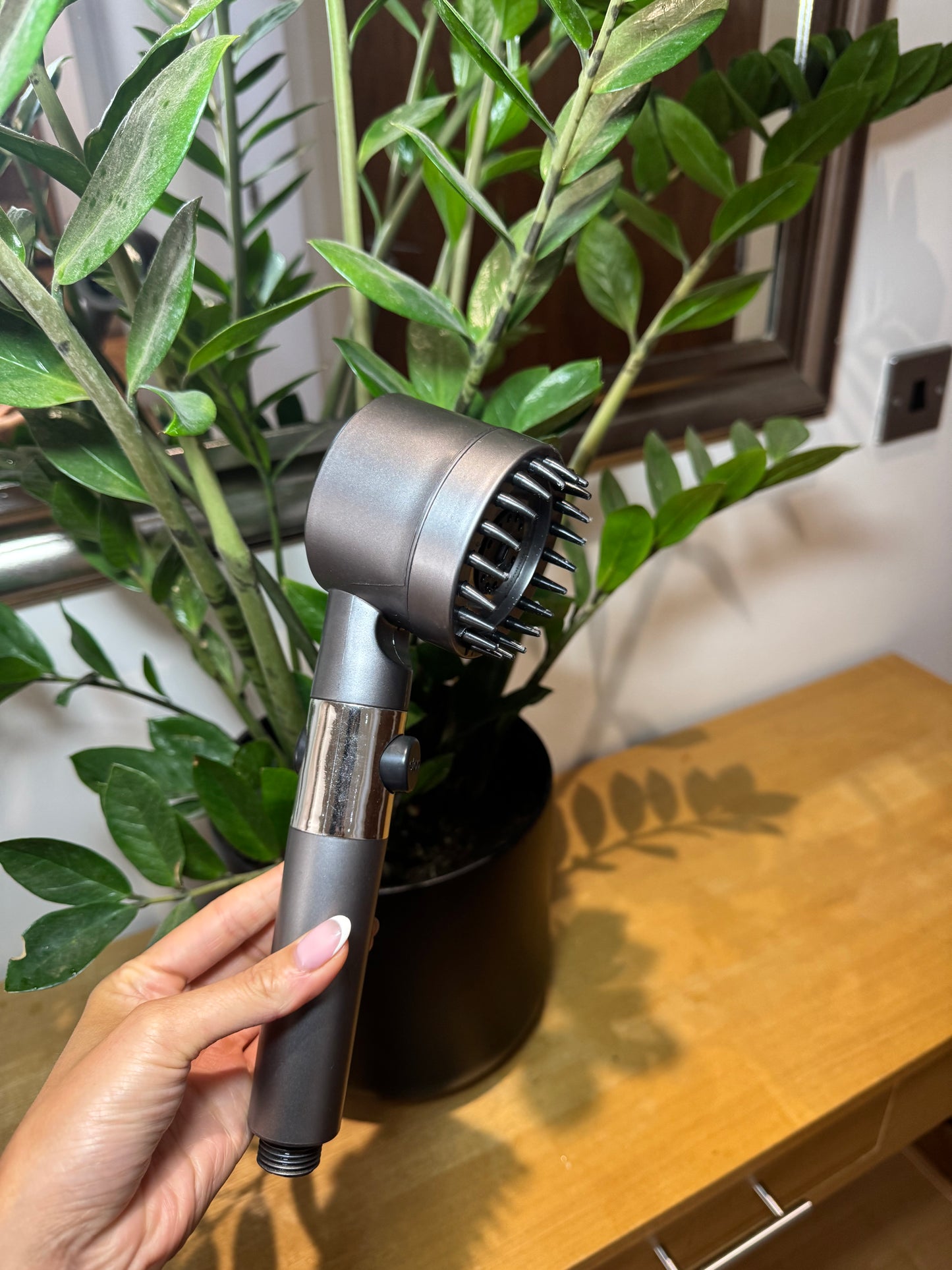 AquaLuxe's 3 Mode Luxury Water Purifying Shower Head